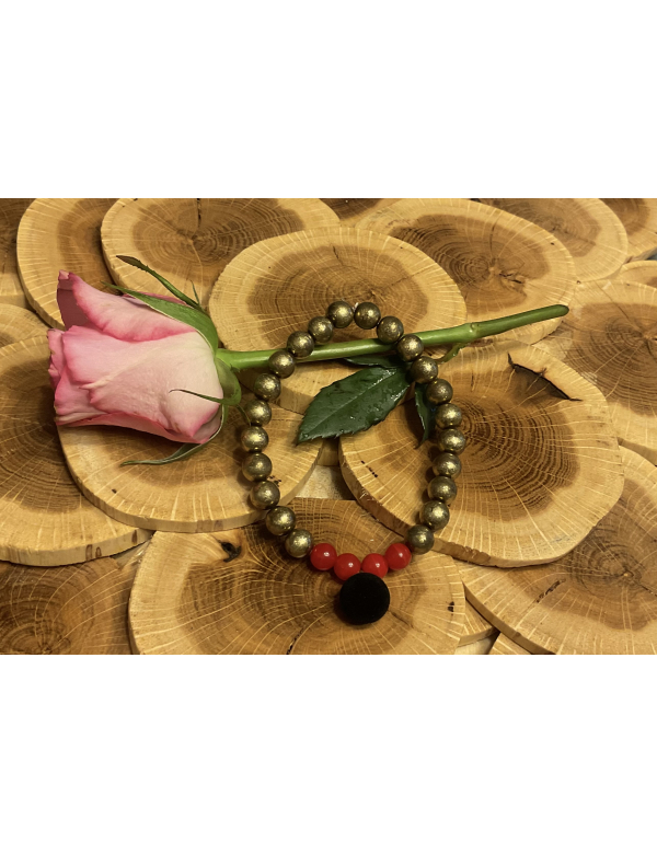 Goud met rode armband